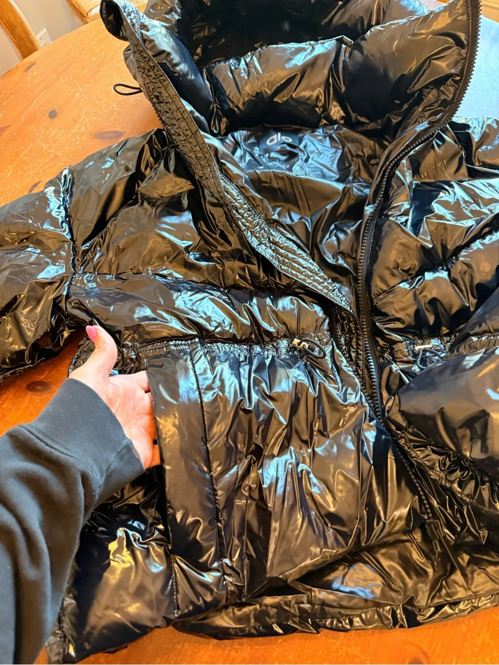 ALO Yoga glossy black